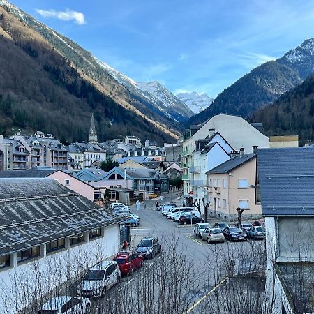 Centre Ville, T2 Avec Terrasse Et Parking Couvert. Cauterets Buitenkant foto